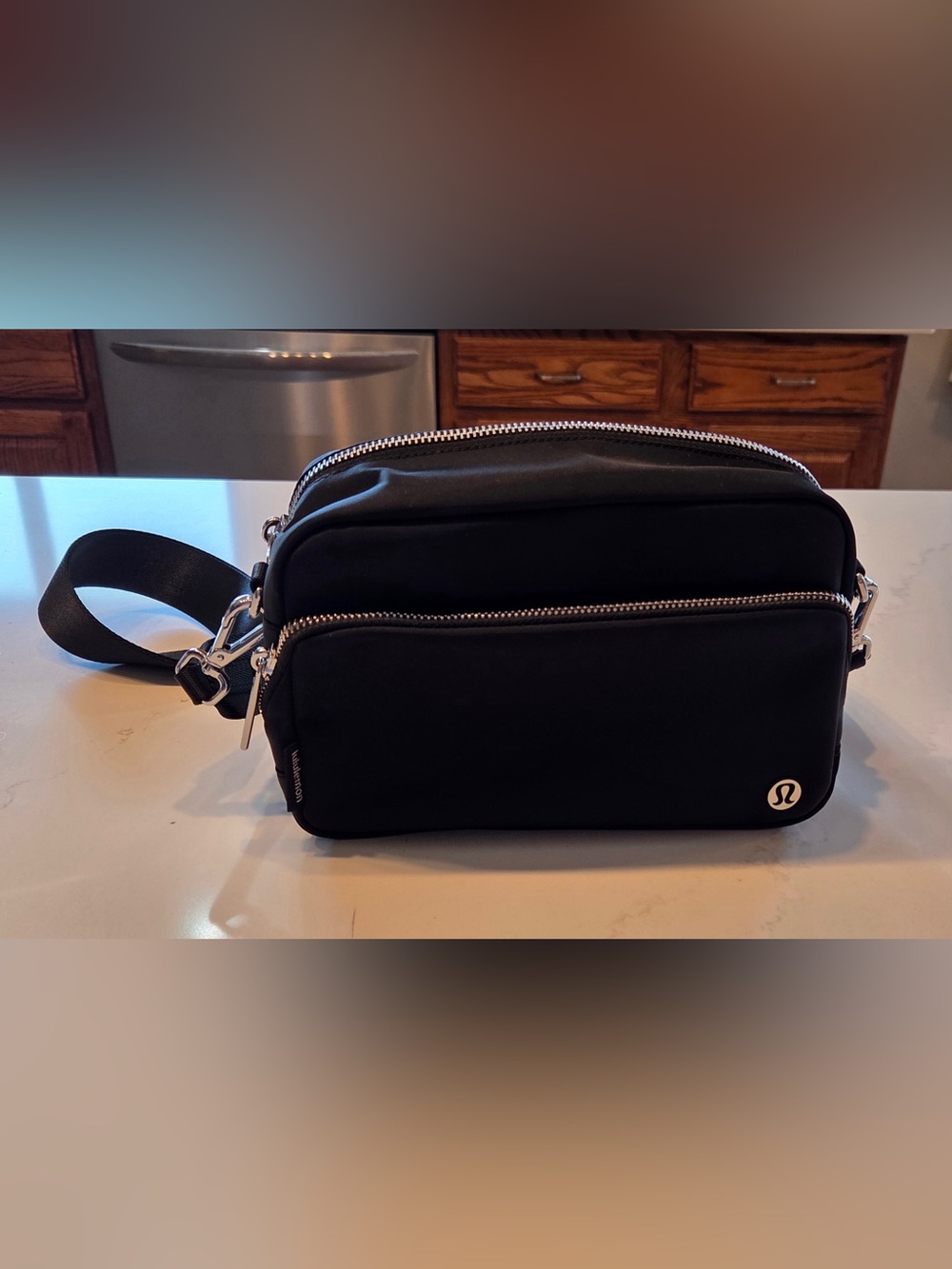 NWOT Lululemon Everywhere Crossbody Bag 2L with Metal Hardware